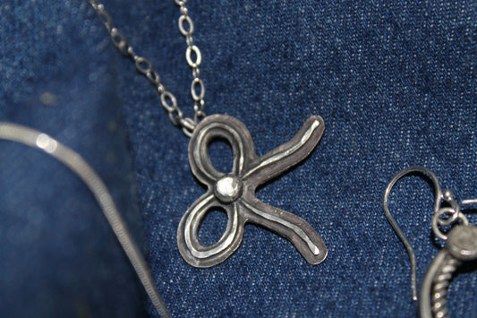 Bow Necklace